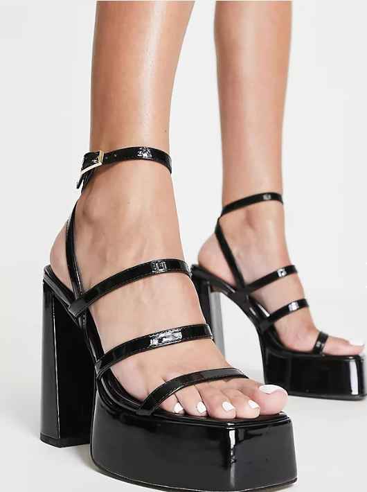 Sandalias negras de tacón