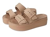Crocs Mujer Brooklyn Buckle Low Wedge Sandalia, Latte